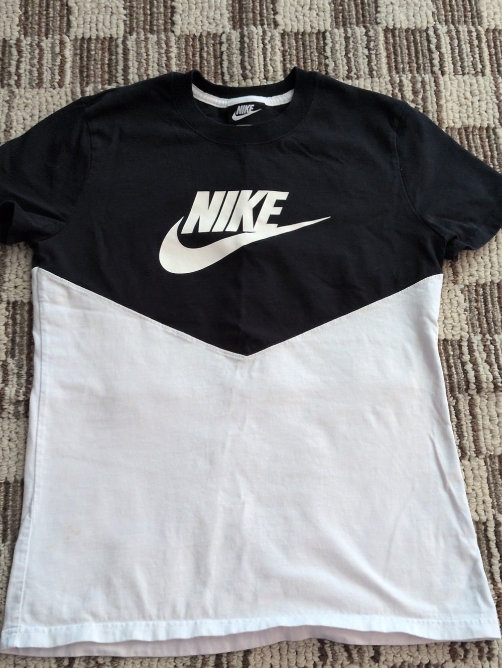 Nike Black and White Chevron Colorblock Short Sleeve Tee Slim-Fit